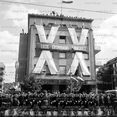 Defilada wojskowa z okazji Dni Morza na al. Grunwaldzkiej...