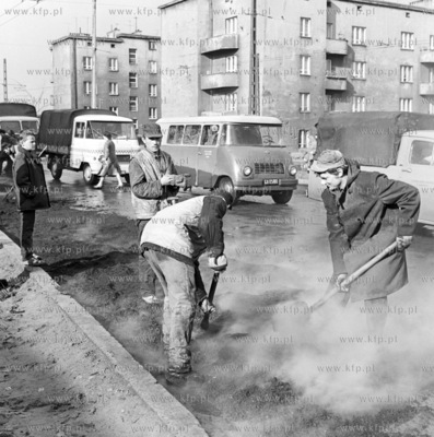 Asfaltowanie ul, Czerwonych Kosynierów późniejsza...