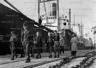 W porcie gdańskim.  (Lata 60).
1962
0000179z
Fot....