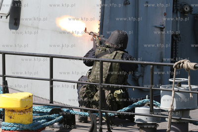 Gdynia, Juwenalia i pokaz ataku na okret ORP "GROM"...