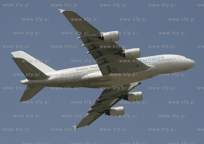 Berlin, ILA Air Show 2008. Nz. Airbus A380 prezentujacy...
