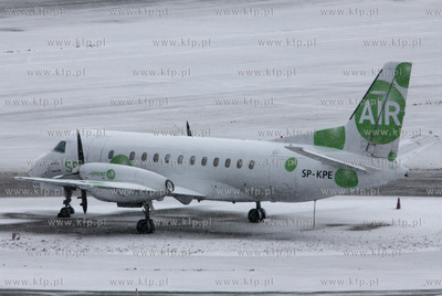 Gdansk, Rebiechowo. Nz. SAAB 340A linii Sprint Air.
14.02.2009
fot....
