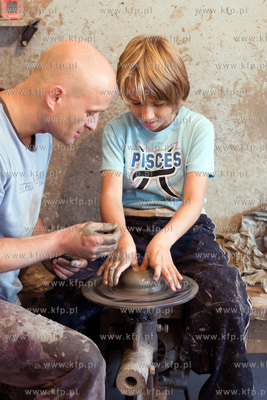 Chmielno. Muzeum Ceramiki Kaszubskiej Neclow. Nz. Karol...