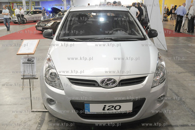 Trojmiejskie Targi Motoryzacyjne w hali wystawienniczej...