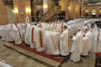 Msza krzyzma w katedrze pelplinskiej,pod przewodnictwem...