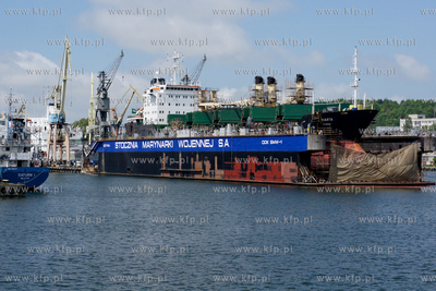 Gdynia. Stocznia Marynarki Wojennej. 03.06.2010 fot....