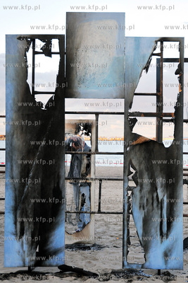 Sopot plaza przy Molo. Happening "Unwanted Things "...