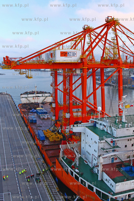 Nowe suwnice dla Baltyckiego Terminalu Kontenerowego...