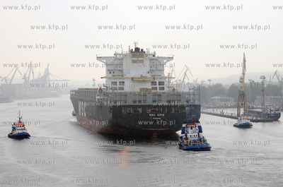 Do gdynskiego portu wplyna kontenerowiec MSC Asya -...