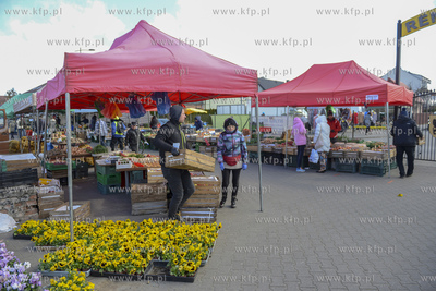 Rumia. Sobota - dzien targowy na rumskim targowisku...