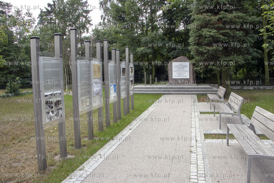 Obelisk ku czci zmarłych i zamordowanych więźniarek...