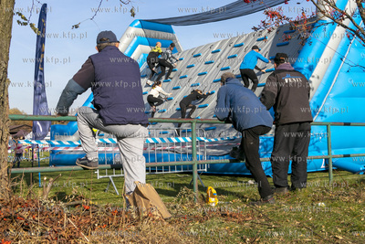 Pierwszy w Polsce bieg przez dmuchane mega przeszkody...