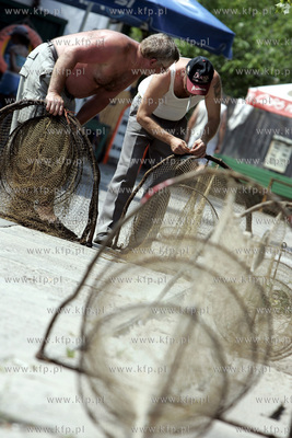 Sopoccy rybacy przy pracy. 06.07.2006 fot. Wojtek Jakubowski...