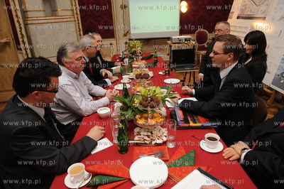 Gdansk. Robocze spotkanie w sprawie budowy toru wyscigowego...