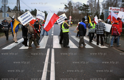 Gdansk Rebiechowo. Protest mieszkancow Banina i gminy...