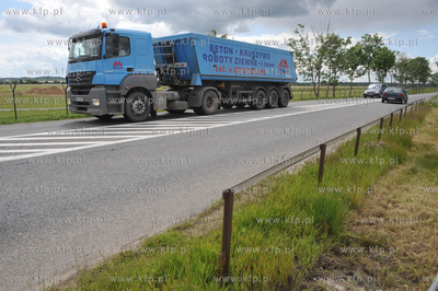 Ulica Slowackiego w poblizu terminalu lotniska w Rebiechowie....
