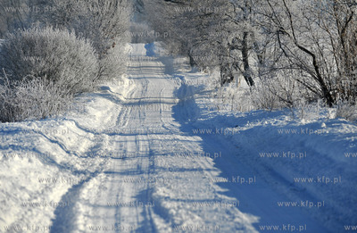 Zima w Sulminie na Kaszubach. Droga z Niestepowa do...