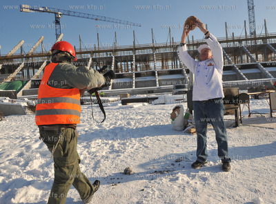 Pierwszy chleb na budowanym na mistrzostwa europy gdanskim...