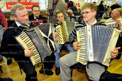 Kartuzy. Dzien Jednosci Kaszubow. Podczas uroczystosci...