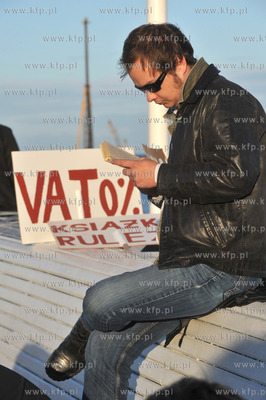 MOLO KSIAZKOWE od deski do deski. Akcja milosnikow...