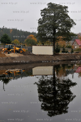 Wies Sulmin na Kaszubach. Rewitalizacja stawu. 29.10.2011...