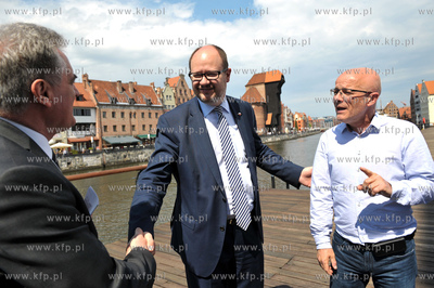 Gdansk. Wyspa Spichrzow. Uroczystosc wmurowania kamienia...