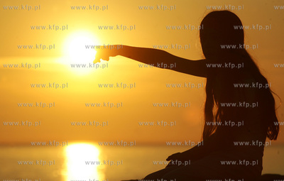 Zachod slonca w Ustce. 13.06.2006 fot. Krzysztof Mystkowski...