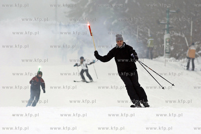 Rozpoczecie sezonu narciarskiego w Wiezycy na Kaszubach....