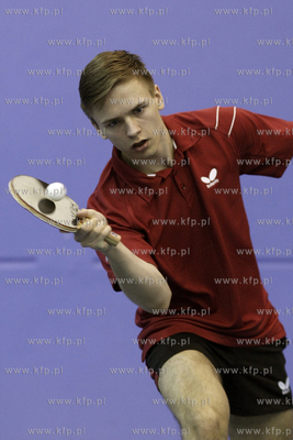 Jakub Folwarski, tenisista stolowy. 18.11.2013 fot....