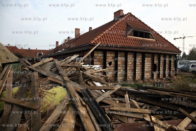 Wyburzanie tzw. Indianskiej Wioski ( osiedle parterowych...