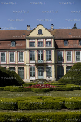 Park Oliwski. Pałac Opatów. 11.06.2015 fot. Krzysztof...