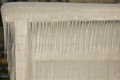 Oblodzone molo w Gdańsku Brzeźnie.
04.01.2016
fot....