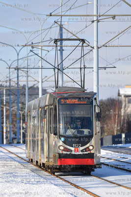Złoty tramwaj d wag n8c reklamujący Muzeum Narodowe...