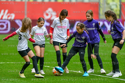 Mecz drużyn influencerek na Polsat Plus Arenie Gdańsk...