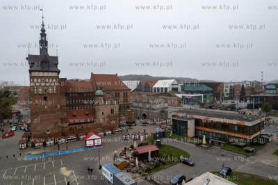 Na Targu węglowym w Gdańsku rozstawiane są pawilony...