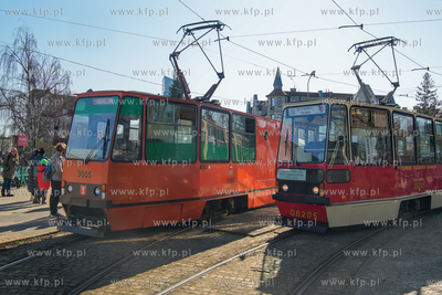 Pętla tramwajowa Oliwa. Festyn 50 lat tramwajów 105N...