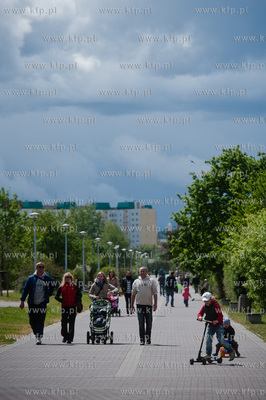 Gdansk. Promenada prowadzaca do mola w Brzeznie.
02.06.2012
fot....