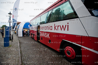 Gdansk. Swiatowy Dzien Krwiodawcy. Bankowa Akcja Honorowego...