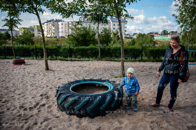Gdansk. Ujescisko. Nowo powstaly Ekologiczny plac zabaw...