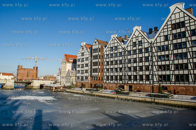 Gdańsk. Mroźny, słoneczny, zimowy dzień. Minusowe...