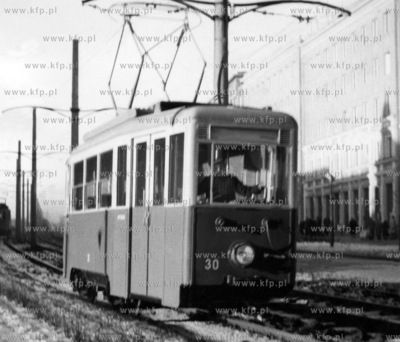 Jeden z 8 nowych tramwajow typu Konstal N na al. Grunwaldzkiej...