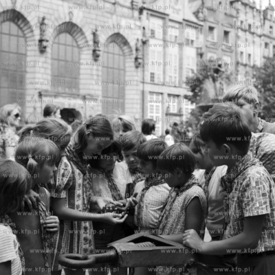 Młodzież na Długim Targu w Gdańsku.
08.1971
0000544z_sierpien1971
Fot....