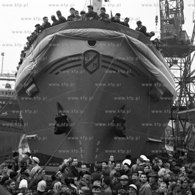 Chrzest trzech paragrafowcow zbudowanych w Stoczni...