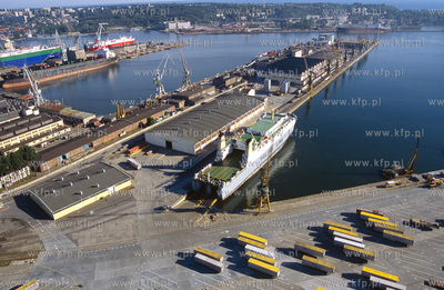 Port Gdynia z lotu ptaka. Oddany w 2001r Terminal Ro-Ro...