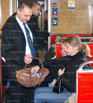 Z okazji Dnia Kolejarza pracownicy trojmiejskiej SKM...