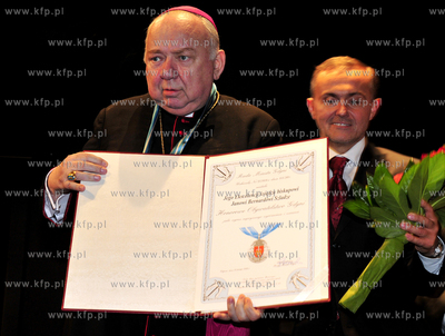 Biskup Jan Bernard Szlaga zostal honorowym obywatelem...
