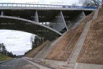 Gdynia. Dobiegaj1 konca prace przy budowie ostatniego...