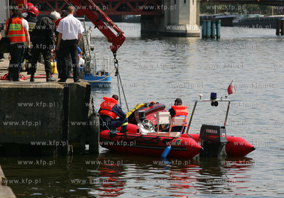 Szczecin. Od wczesnych godzin rannych sluzby ratownicze...