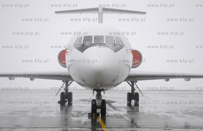 Mgla na zasniezonym lotnisku w Gdansku rebiechowie.
Nz....