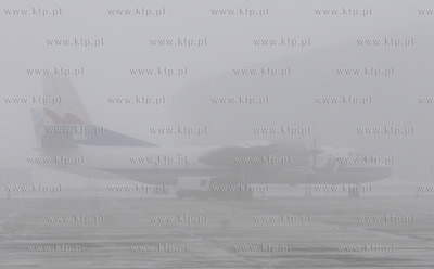 Mgla na zasniezonym lotnisku w Gdansku rebiechowie.
Nz....